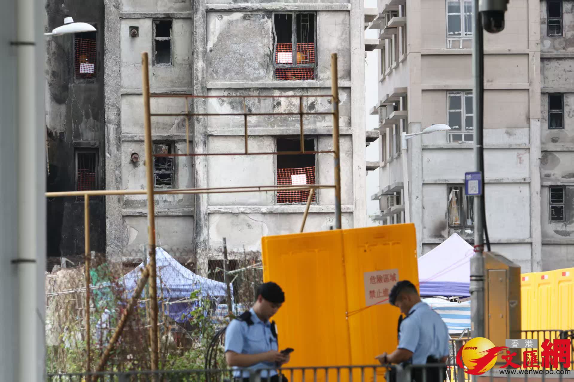 宏昌閣宏仁閣開放予居民上樓收拾情況。（香港文匯報記者 黃艾力 攝）
