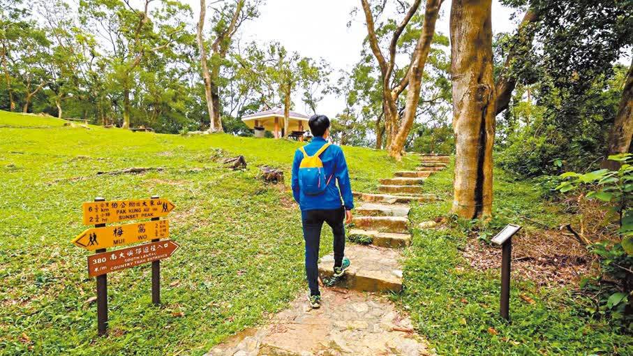 五一赴港行山注意！有人為「出片」爬懸崖，漁護署已超前部署