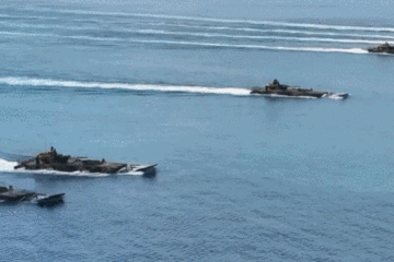 專職登島「踹門」　沉浸式看「海陸鐵騎」作戰演練