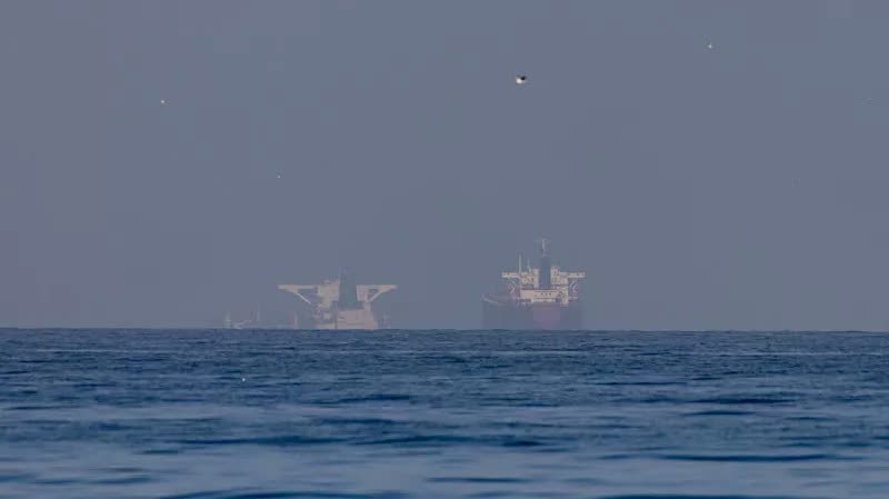 美國方面稱26日僅有2艘船隻通過霍爾木茲海峽