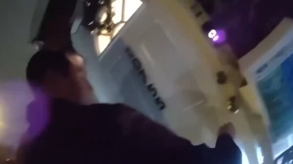 美國紐約一男子持刀入室　警察接警上門瞬間屋內爆炸