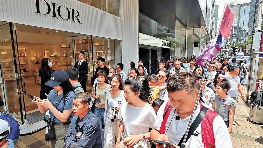 豪客湧港掃貨！五一首日逾24萬內地客入境