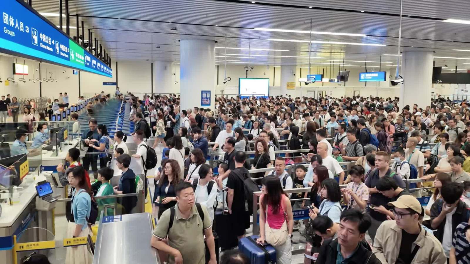 深圳口岸今年出入境人數突破1億人次