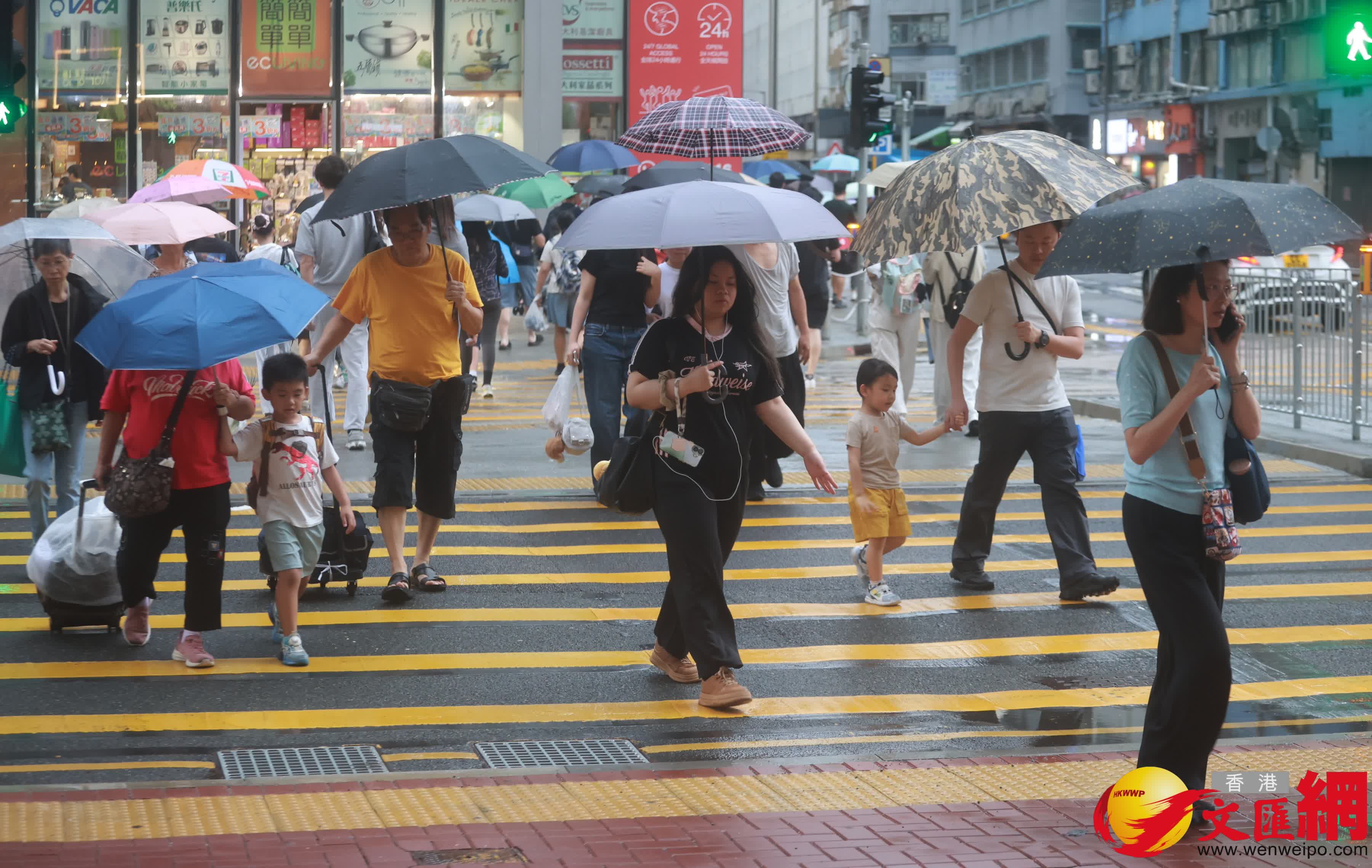 天文台在下午2時20分發出黃色暴雨警告。（香港文匯報記者郭木又攝）