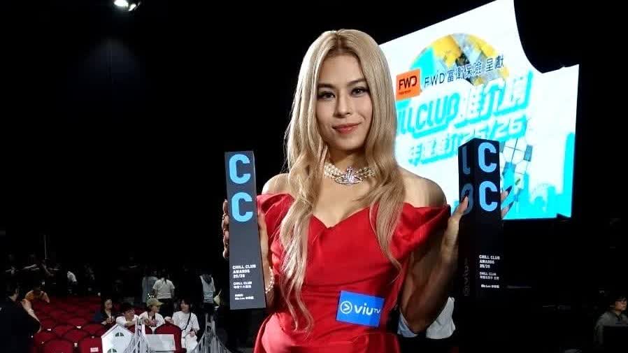 Gin Lee Wins Grand Slam of Female Singer Gold Awards After Dashing Between Two Shows