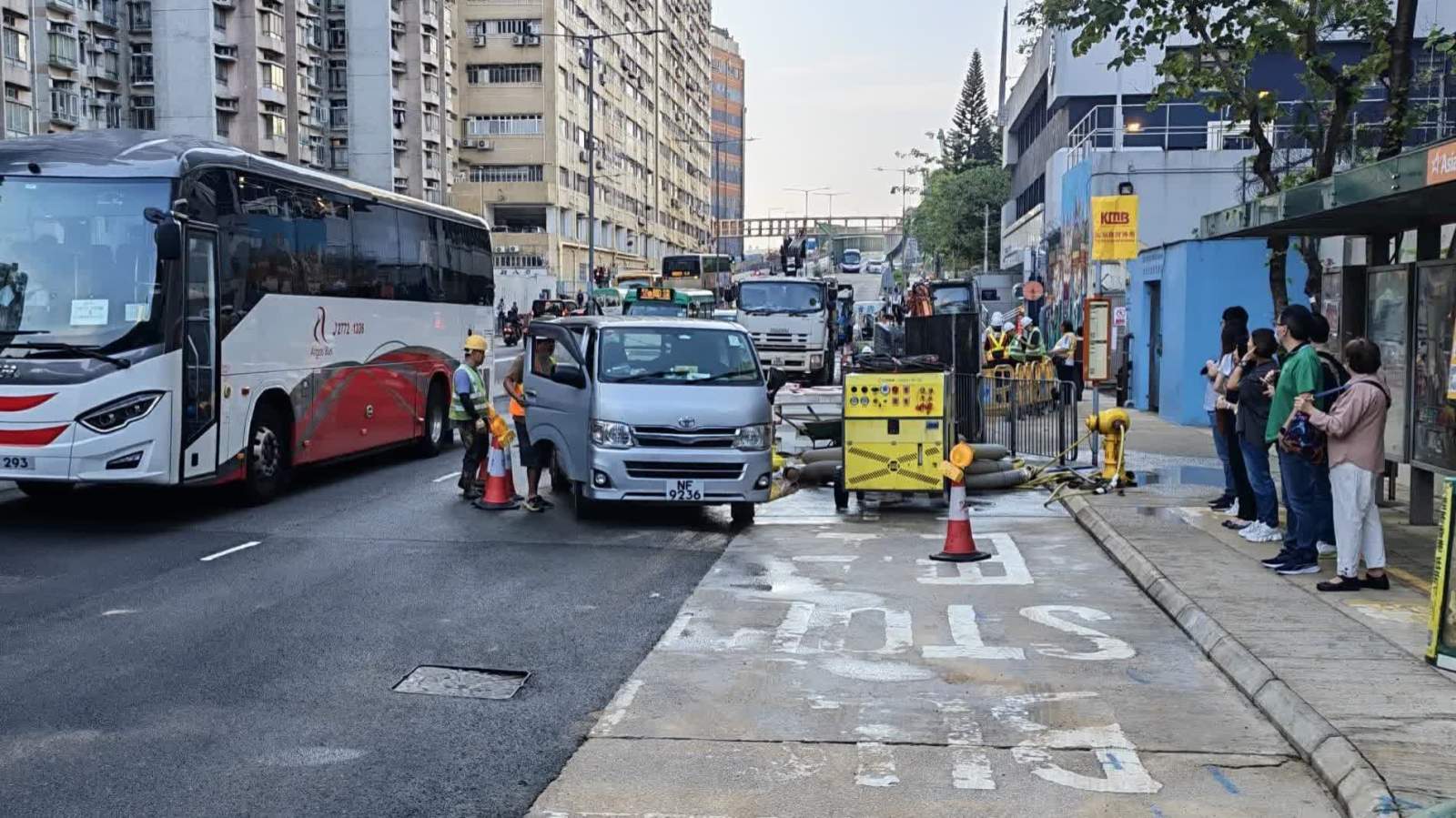青衣爆水管 12時有望恢復翠怡花園食水供應