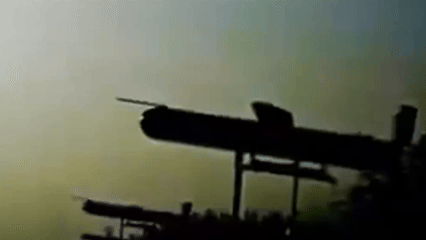 （有片）現場畫面曝光！伊朗導彈與無人機部隊「強力反擊」美軍驅逐艦