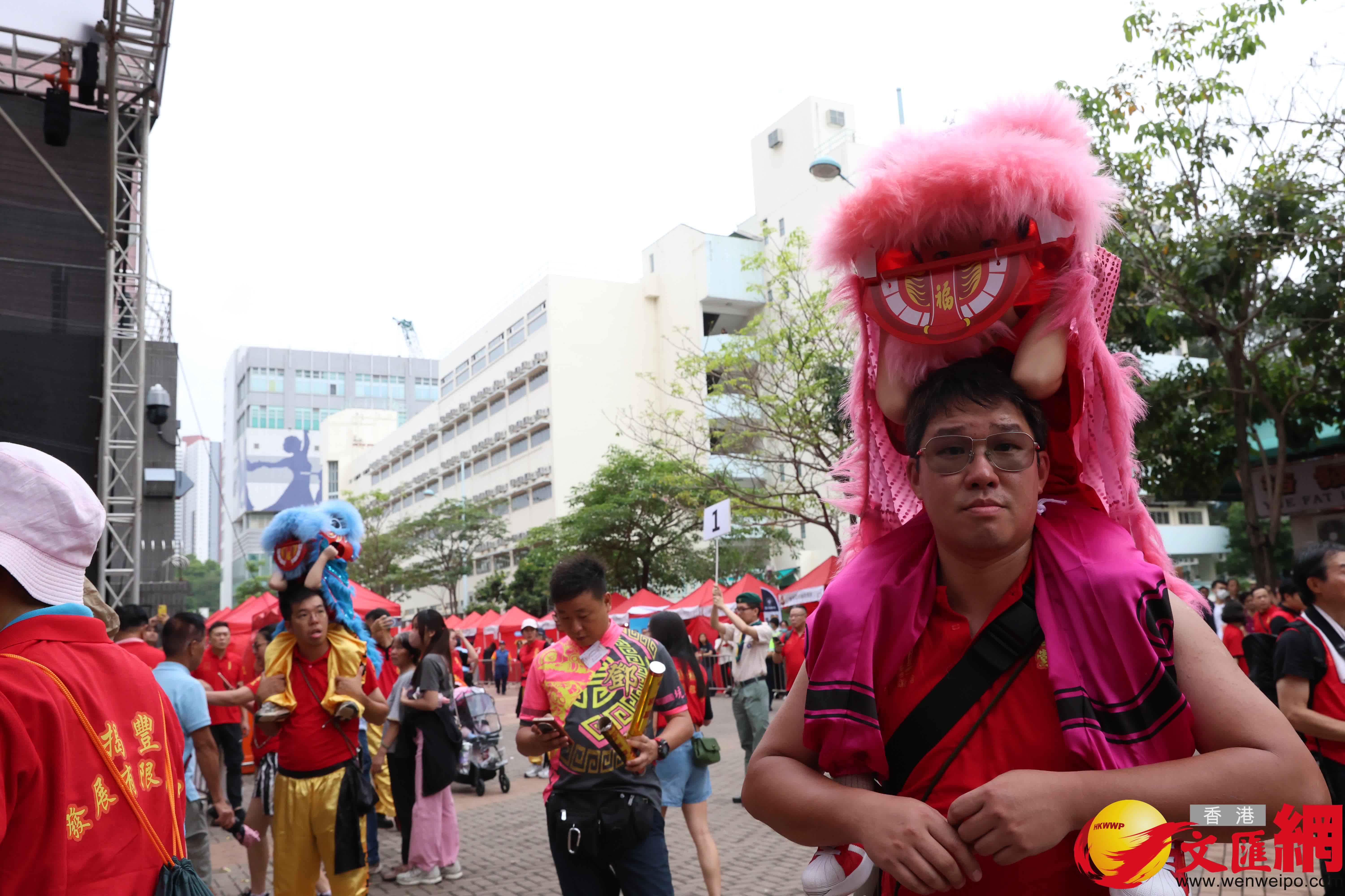 今日（9日）上午10時起舉行「丁財兩旺會景巡遊」。(香港文匯報記者萬靈霜 攝) 