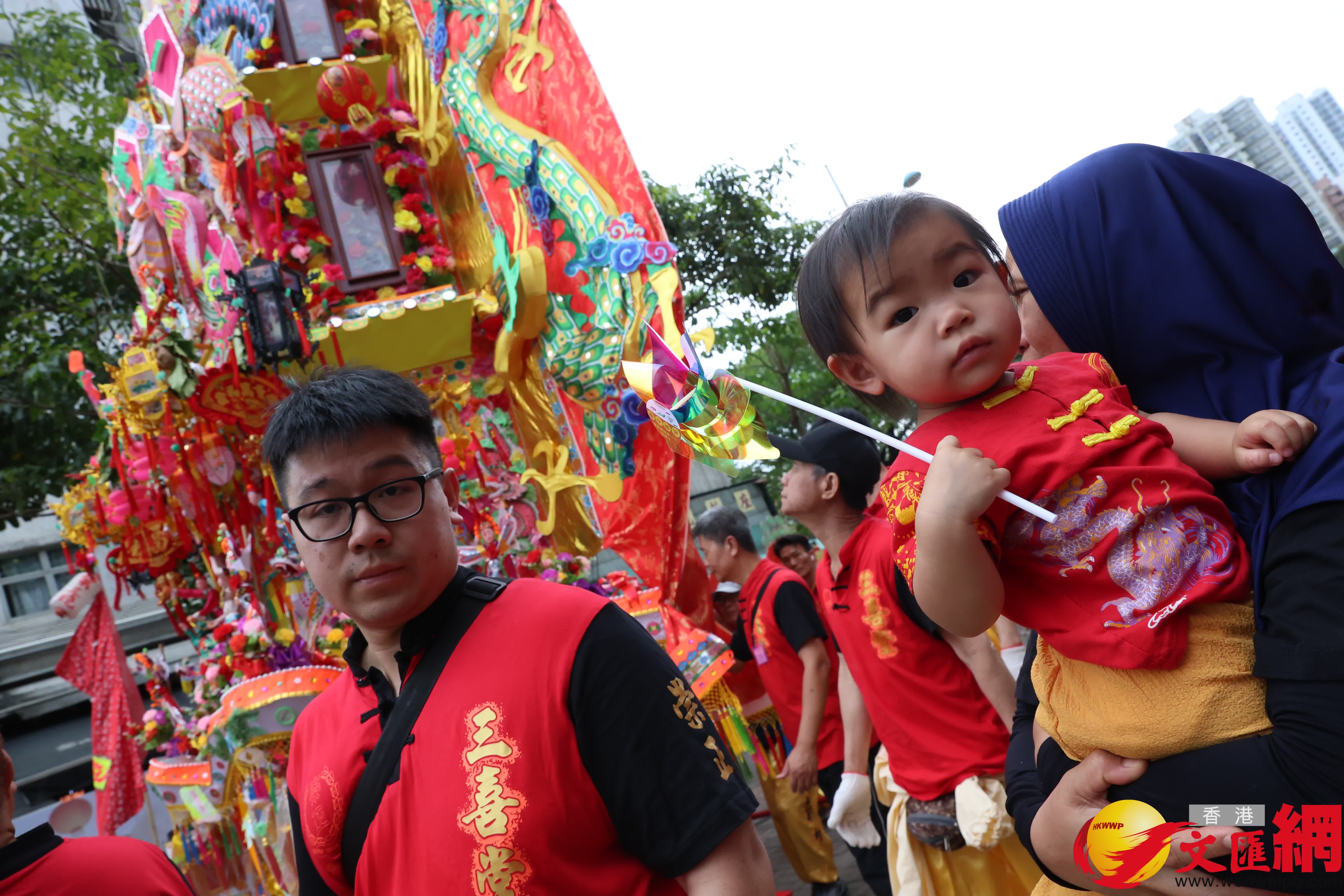 今日（9日）上午10時起舉行「丁財兩旺會景巡遊」。(香港文匯報記者萬靈霜 攝) 