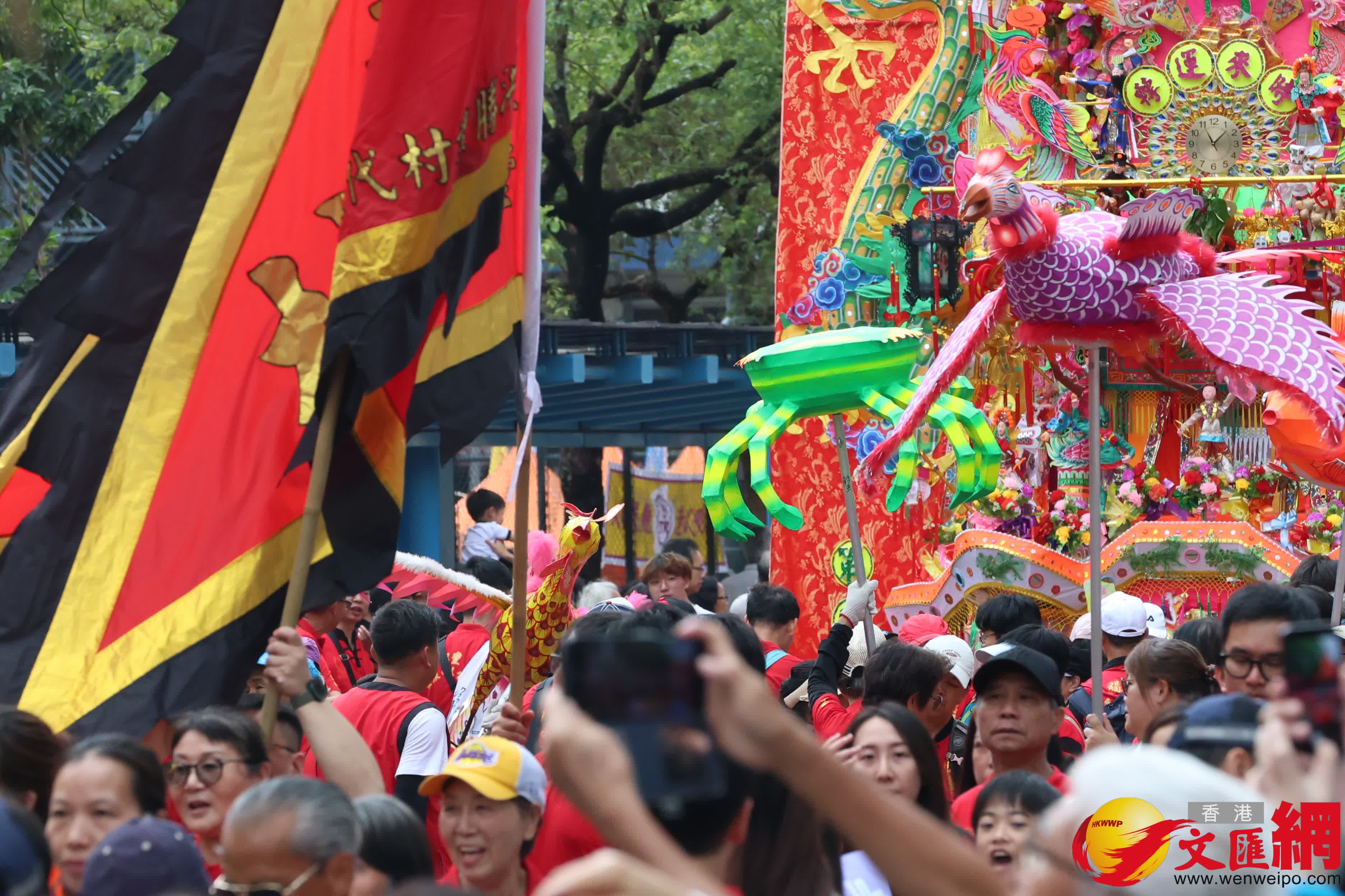 今日（9日）上午10時起舉行「丁財兩旺會景巡遊」。(香港文匯報記者萬靈霜 攝) 