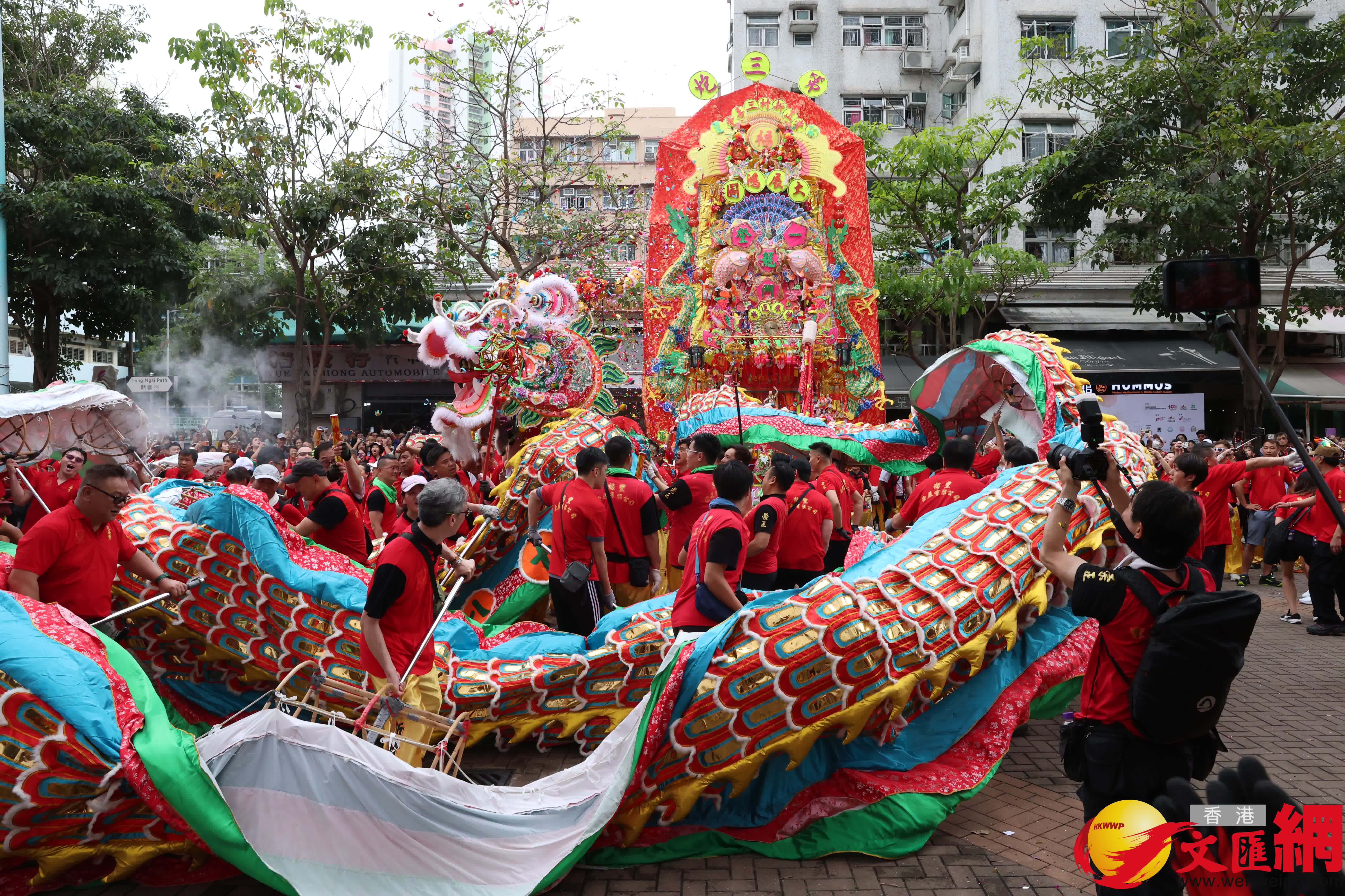 今日（9日）上午10時起舉行「丁財兩旺會景巡遊」。(香港文匯報記者萬靈霜 攝) 