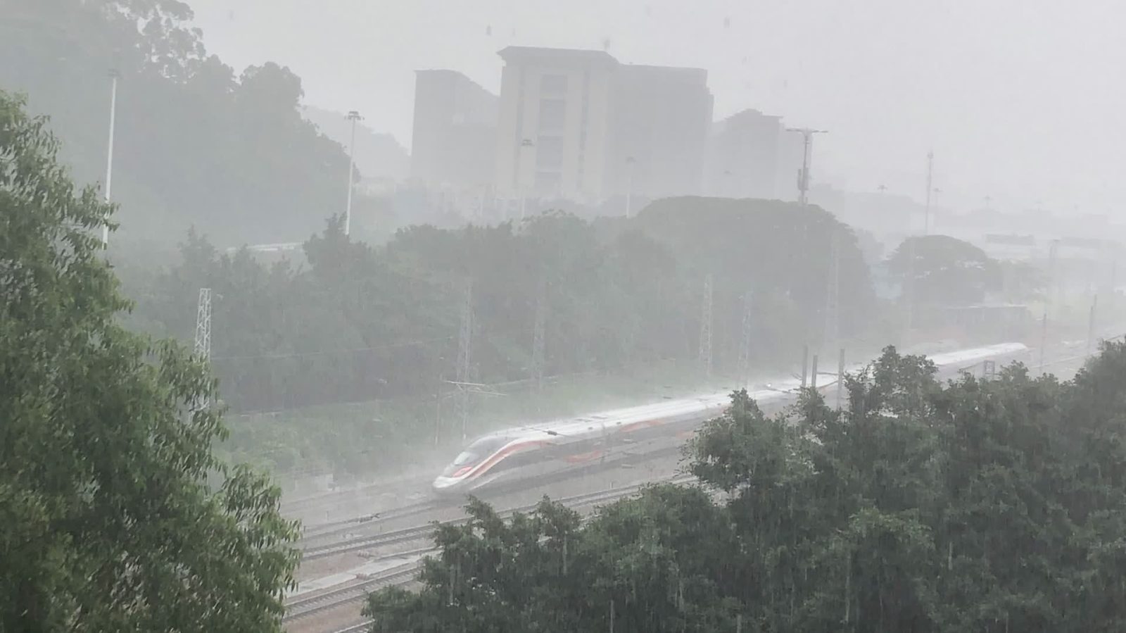 受暴雨天氣影響　廣湛、深湛、京廣鐵路部分列車停運