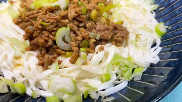 養生坊 | 芒種時節夏氣旺 養心食材活血安神  與你分享「香辣肉碎拌豆腐麵」