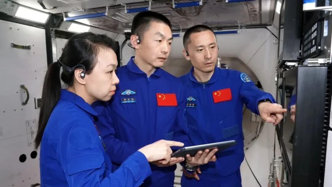 （有片）神舟二十三號乘組出征在即　航天員們都帶了什麼上太空？