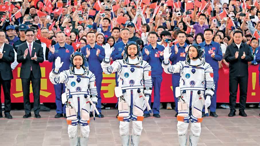 神二十三發射成功　港人飛天圓夢