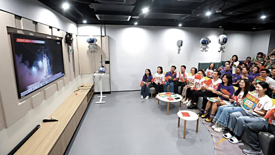 觀直播見證黎家盈圓香港航天夢　 港大科大師生沸騰：「香港人是真的可以的！」