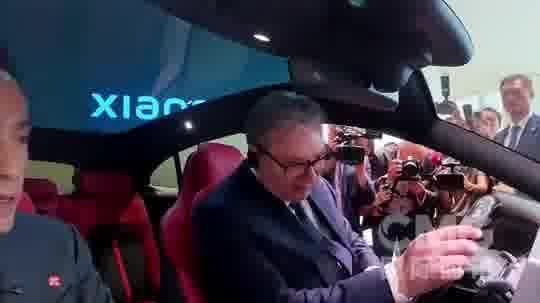 （有片）武契奇體驗小米汽車：非常漂亮！