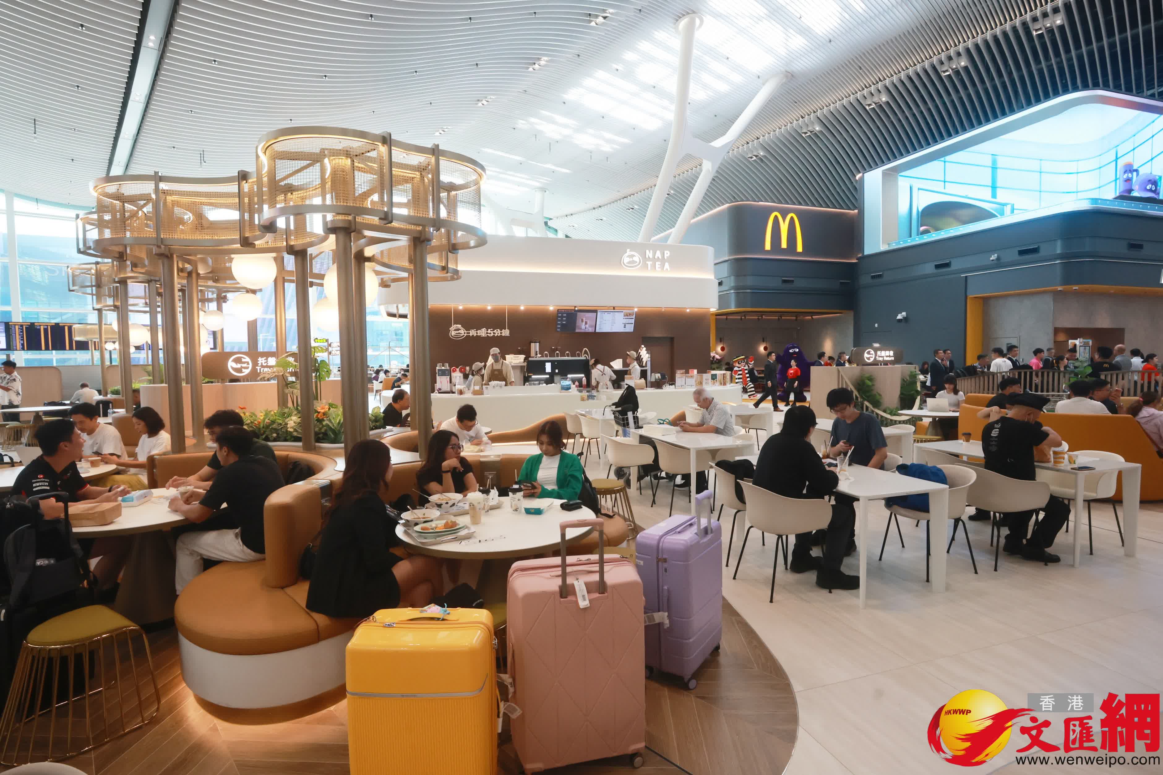 香港國際機場二號客運大樓離境設施啟用。香港文匯報記者郭木又 攝