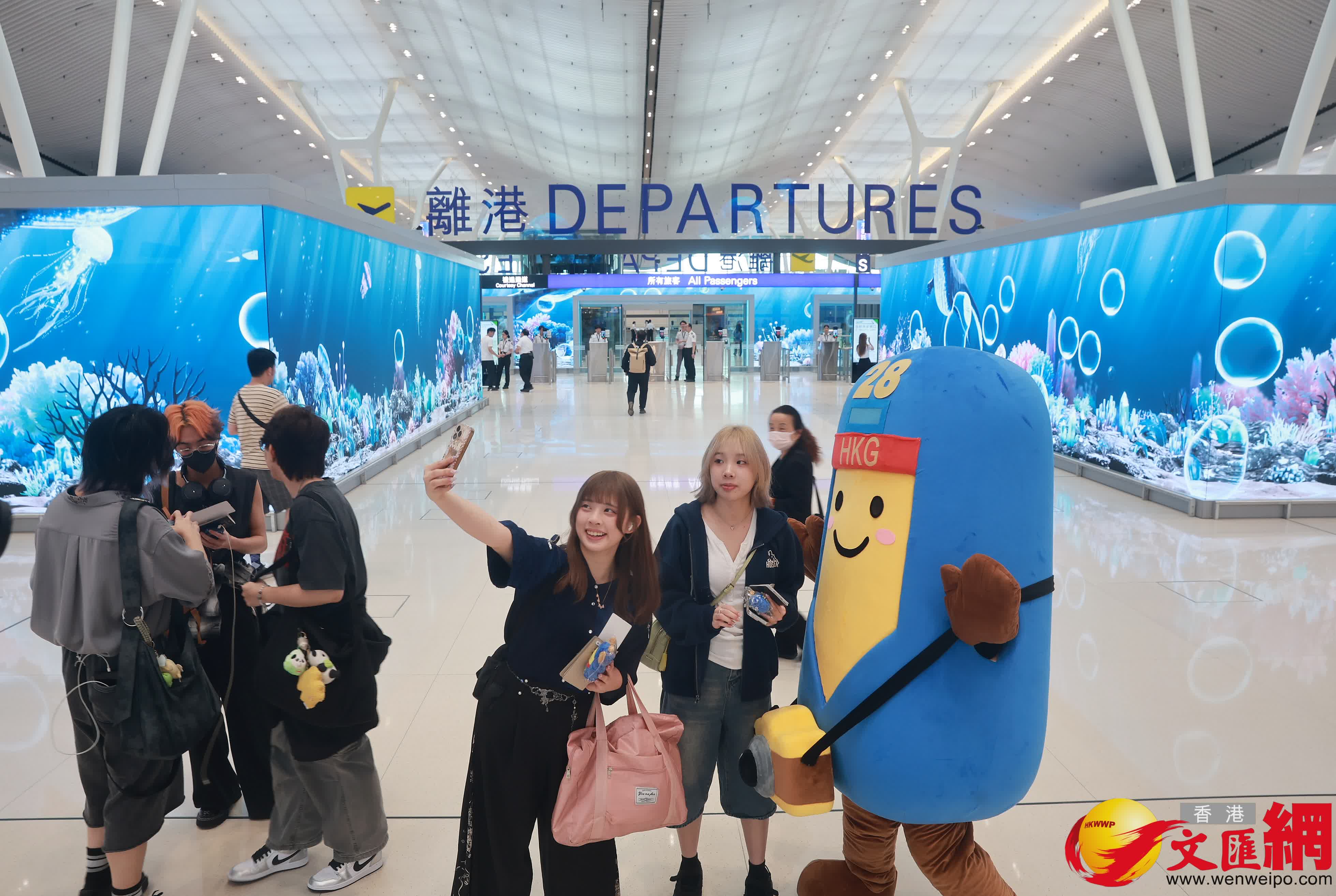 香港國際機場二號客運大樓離境設施啟用。香港文匯報記者郭木又 攝