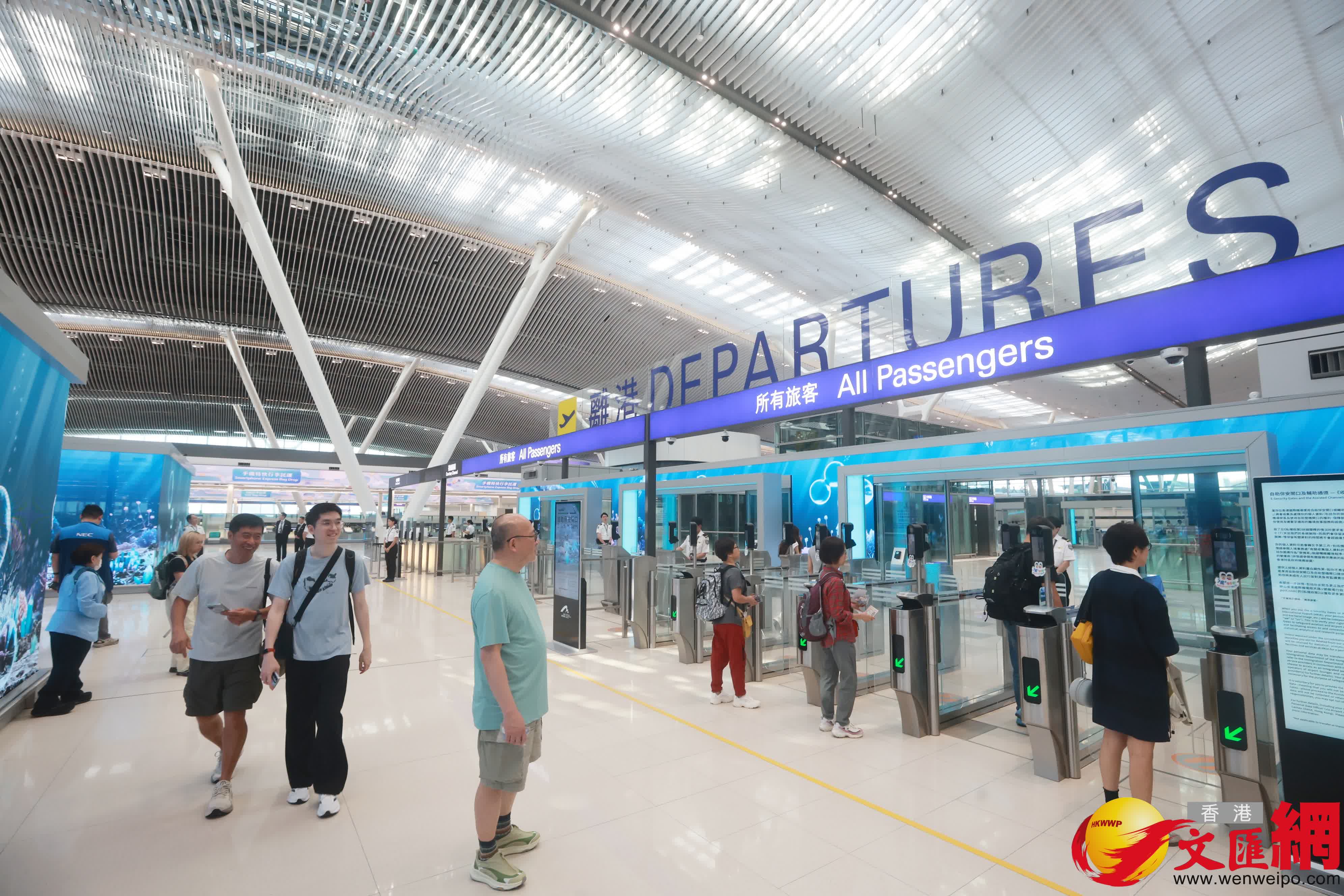 香港國際機場二號客運大樓離境設施啟用。香港文匯報記者郭木又 攝
