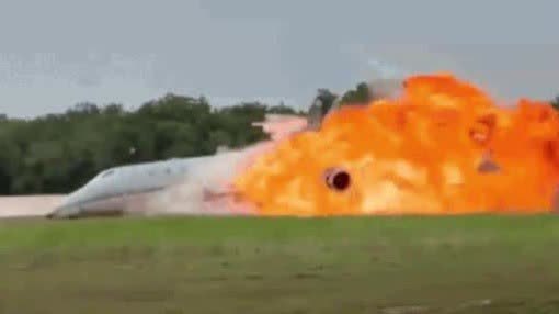 一架私人飛機在多米尼加墜毀爆炸　致兩名美國公民遇難