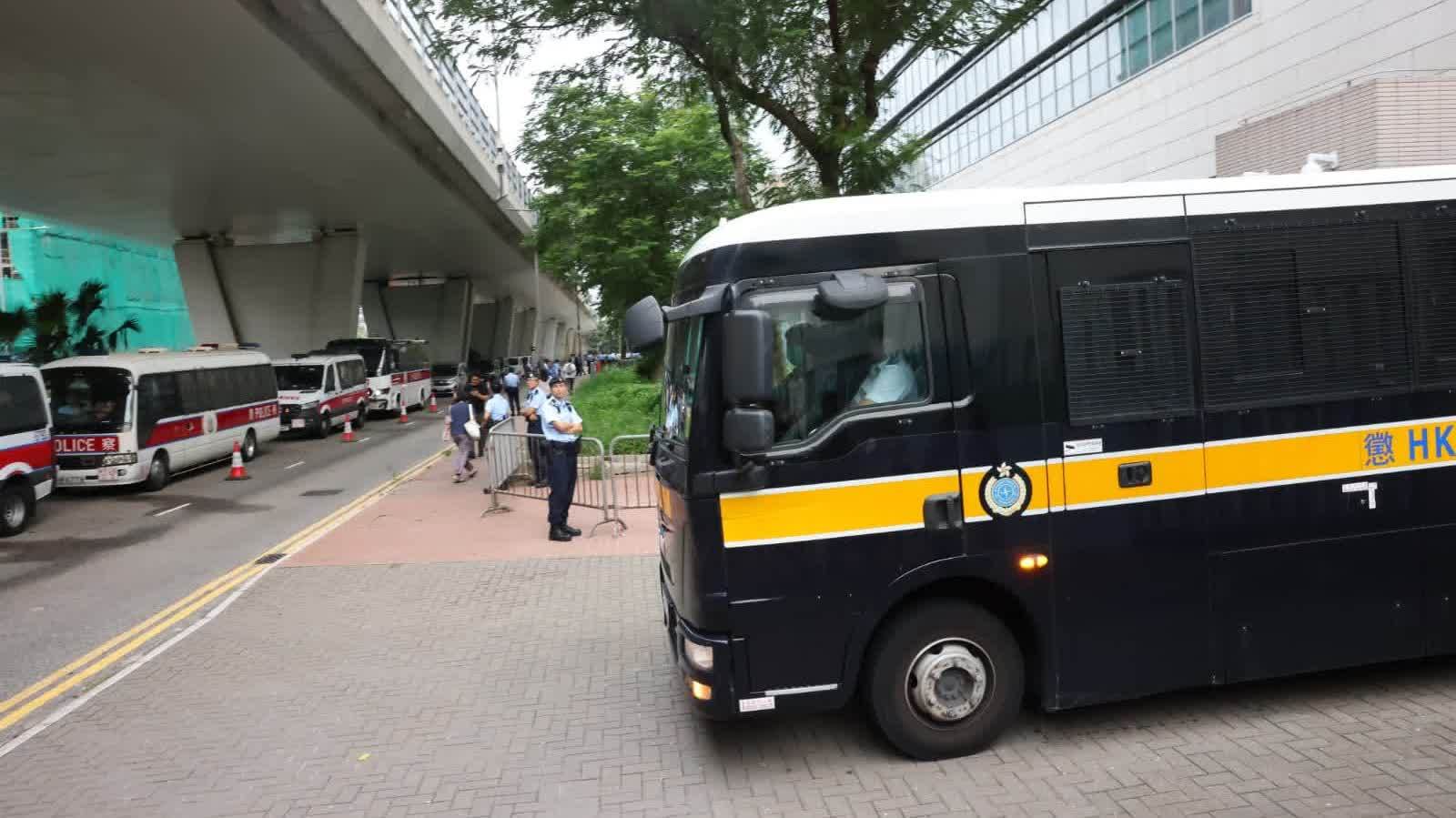 宏福苑大火│警方：涉案工程出現三大問題 包括使用非阻燃的安全網及帆布
