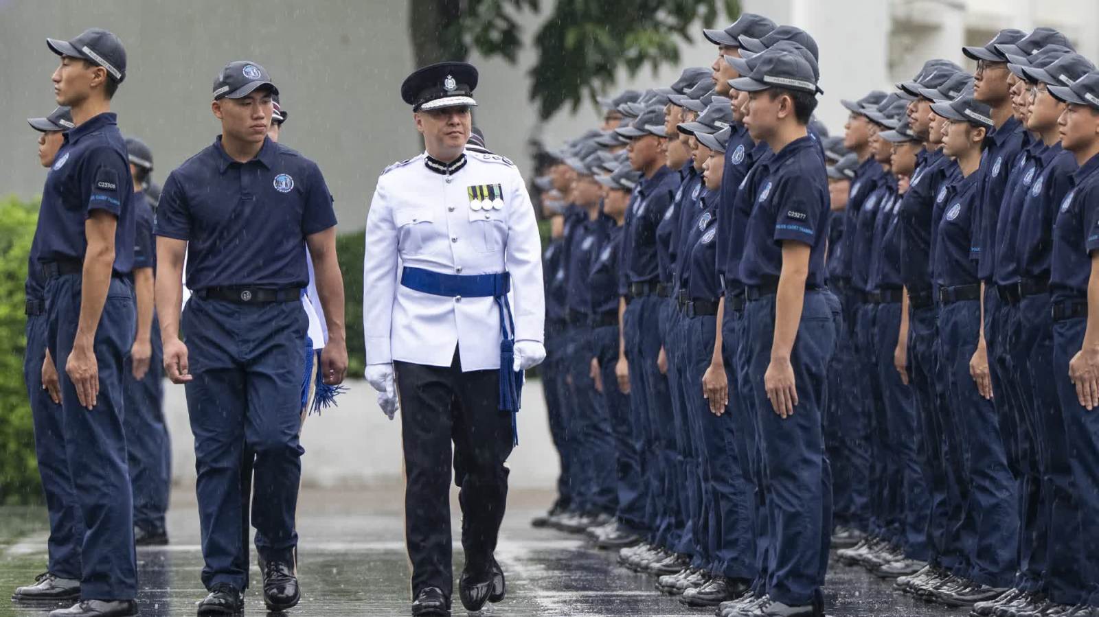 周一鳴檢閱學警預備訓練結業會操 勉勵學員發揮團隊精神共同守護香港