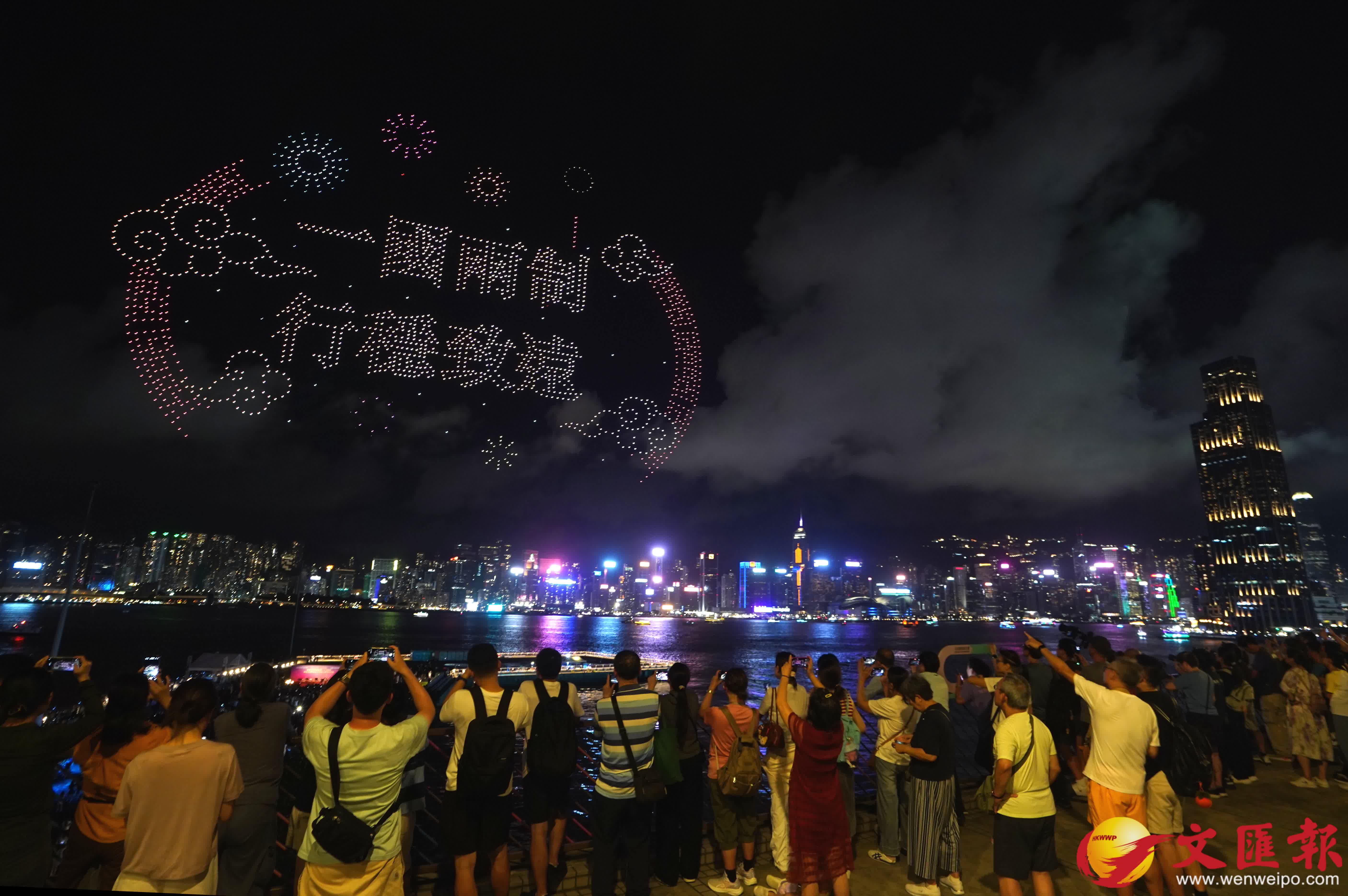 維港無人機光影表演（香港文匯報記者曾興偉 攝）