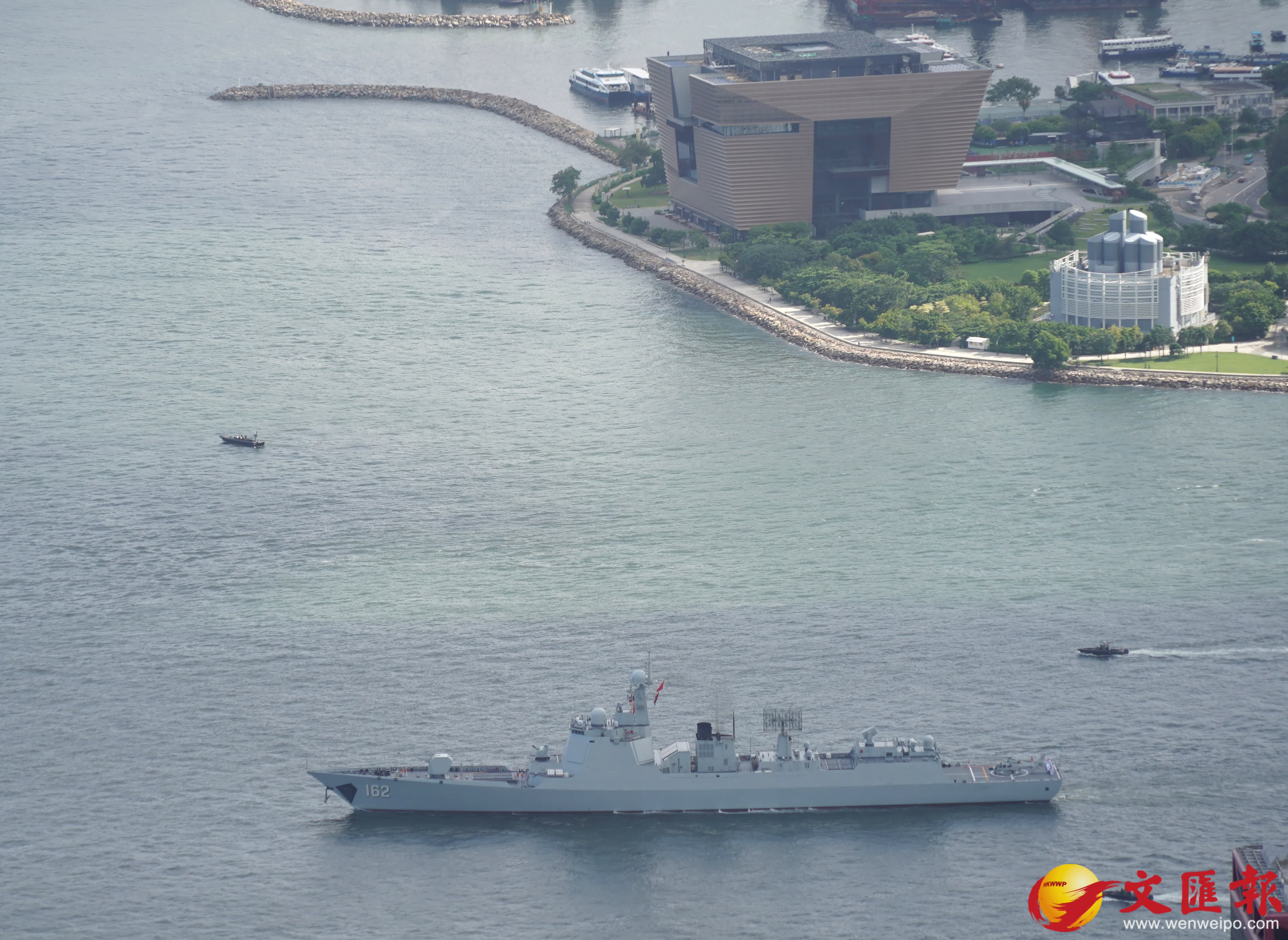 南寧艦及衡陽艦編隊抵港。香港文匯報記者曾興偉攝