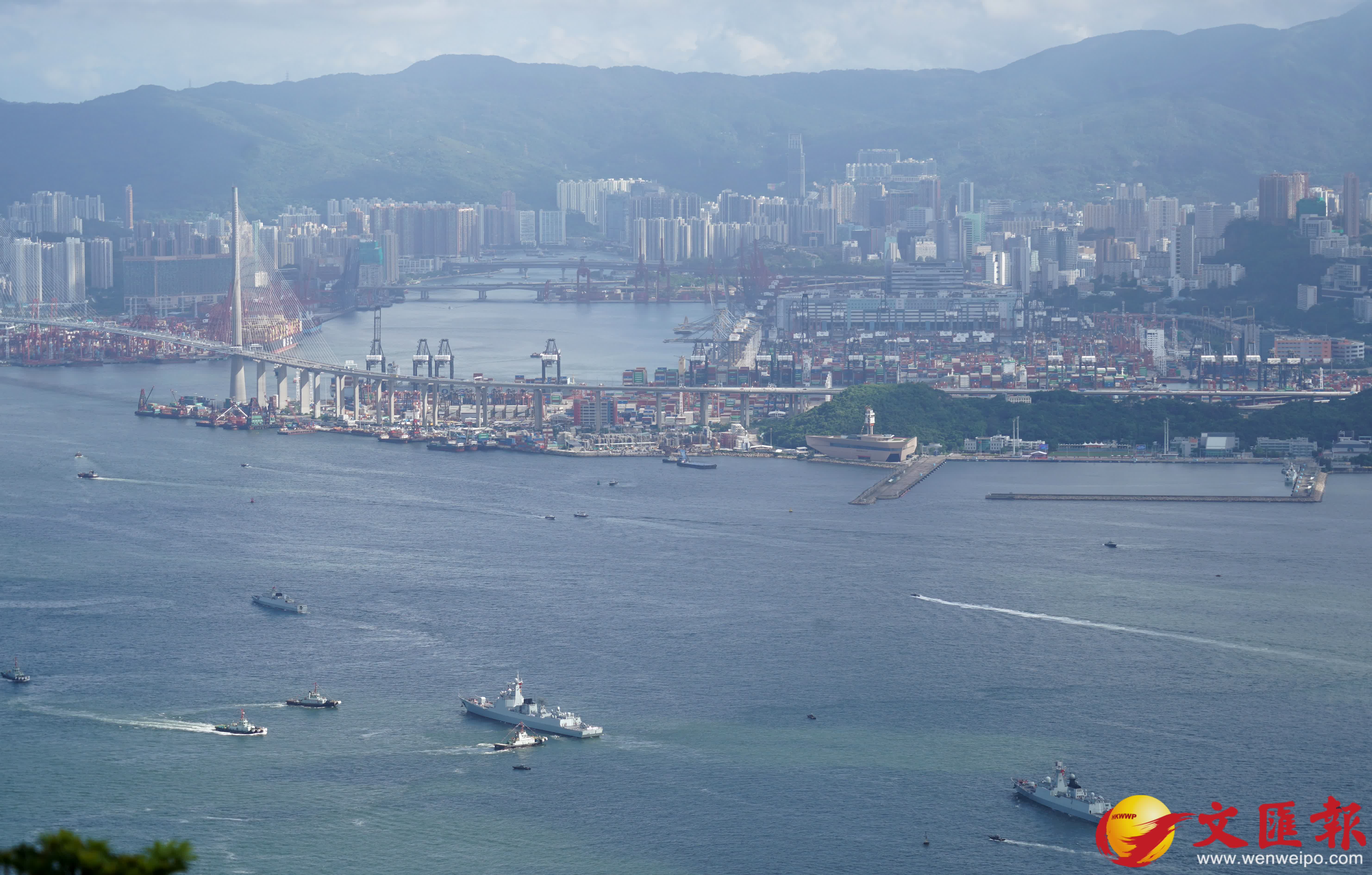 南寧艦及衡陽艦編隊抵港。香港文匯報記者曾興偉攝