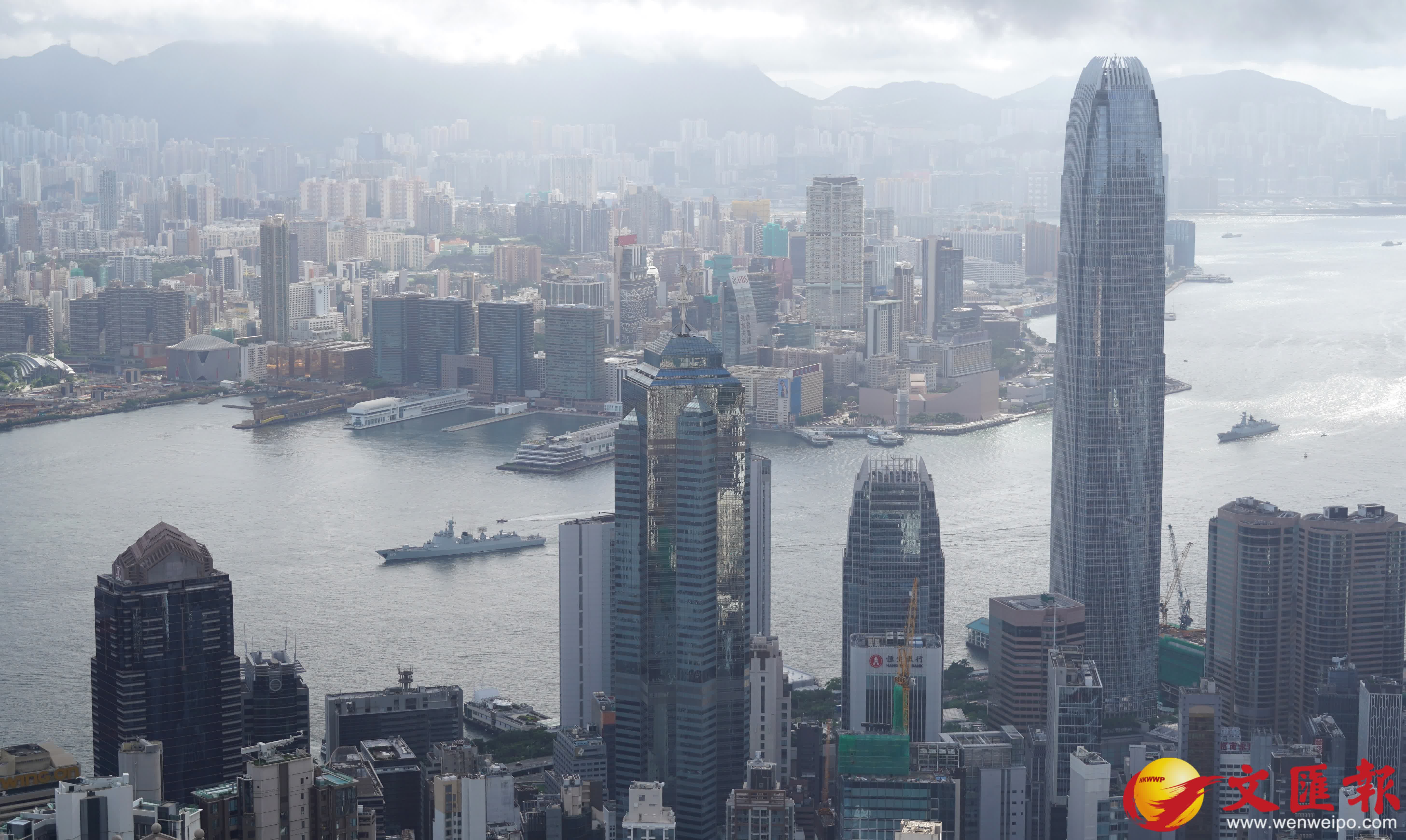 南寧艦及衡陽艦編隊抵港。香港文匯報記者曾興偉攝