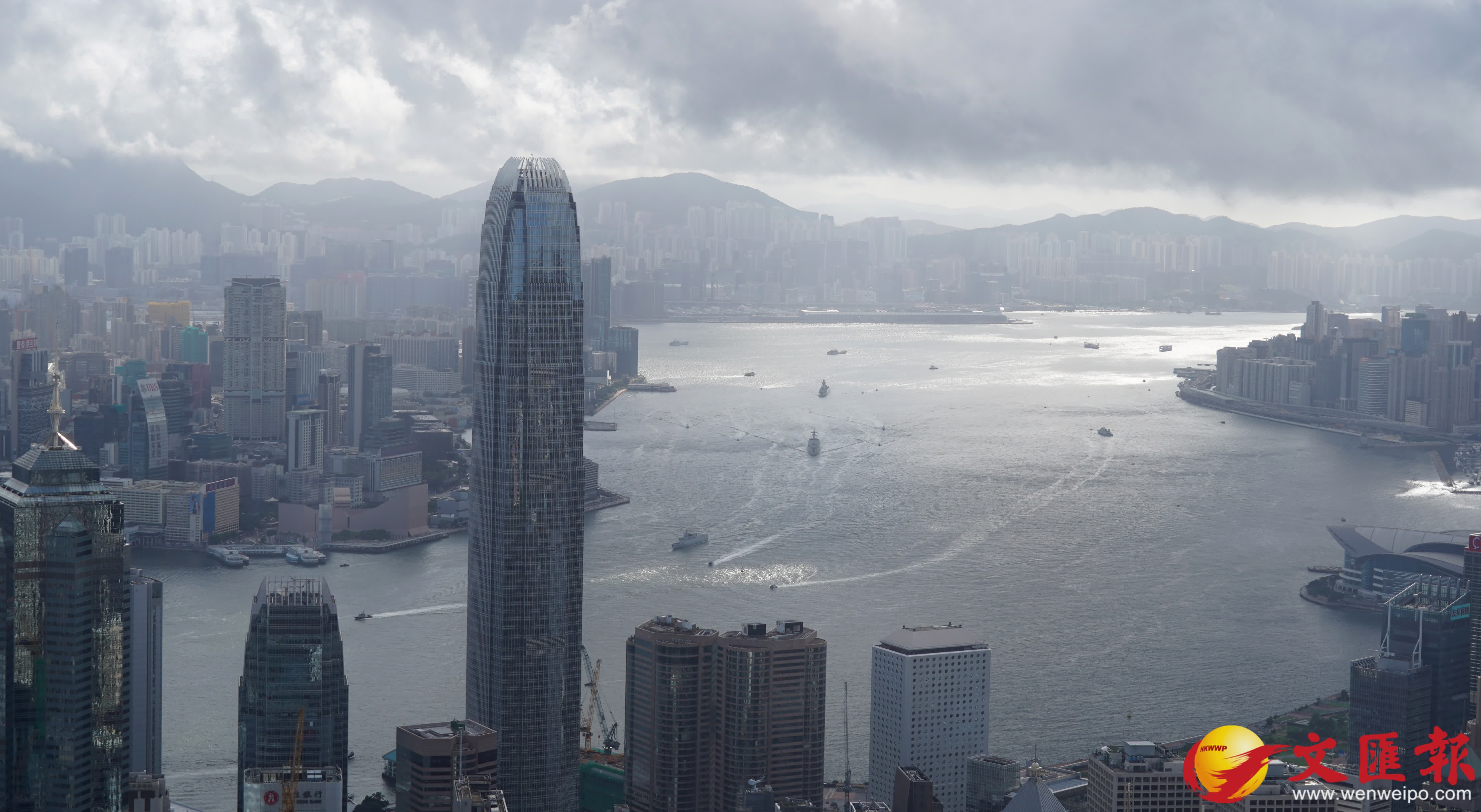 南寧艦及衡陽艦編隊抵港。香港文匯報記者曾興偉攝