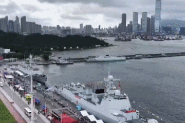 （有片）港澳民眾登艦　讀懂深藍航跡裏的熱血和守護！