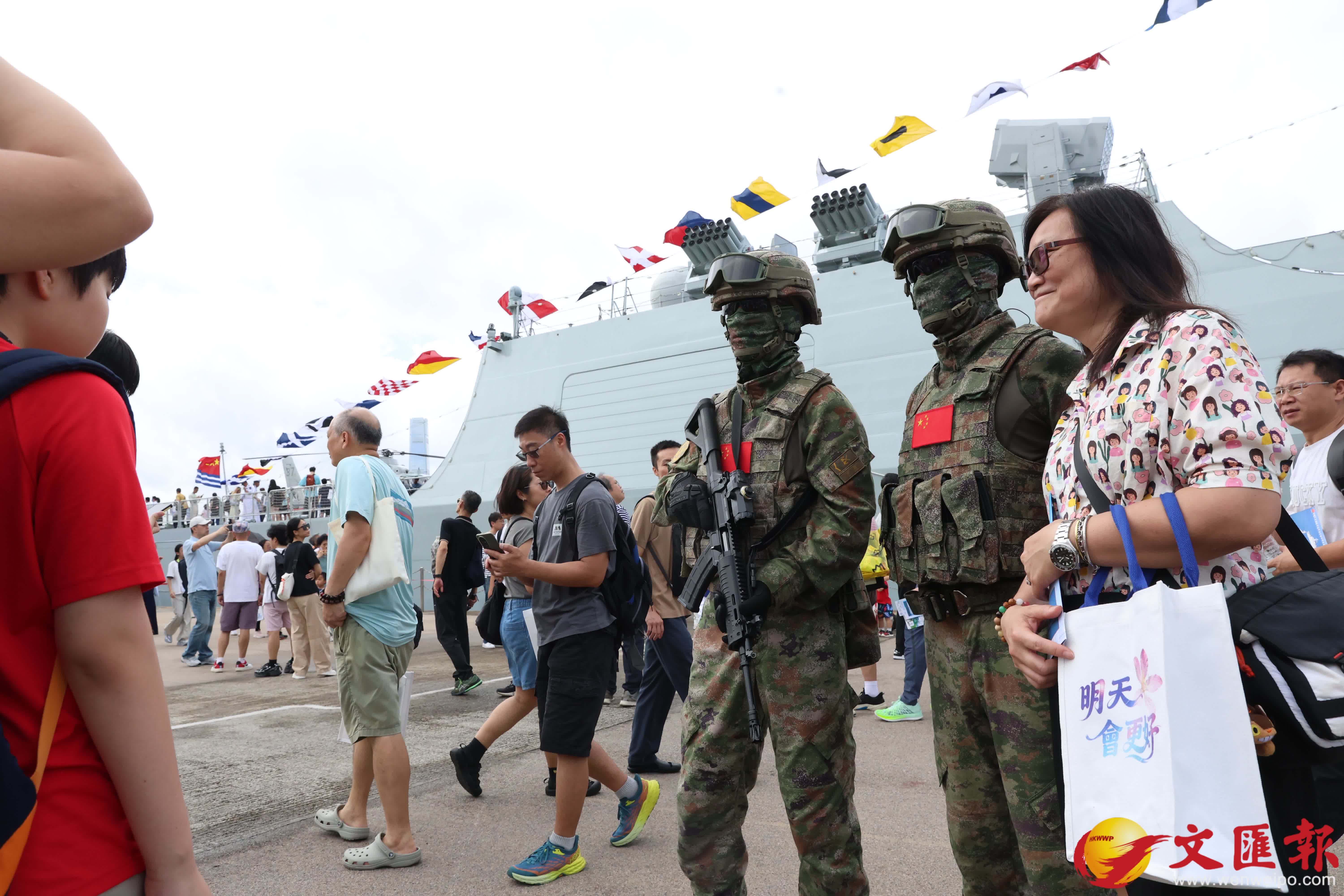 海軍艦艇編隊抵昂船洲首日公眾入場。（香港文匯報記者萬霜靈 攝）