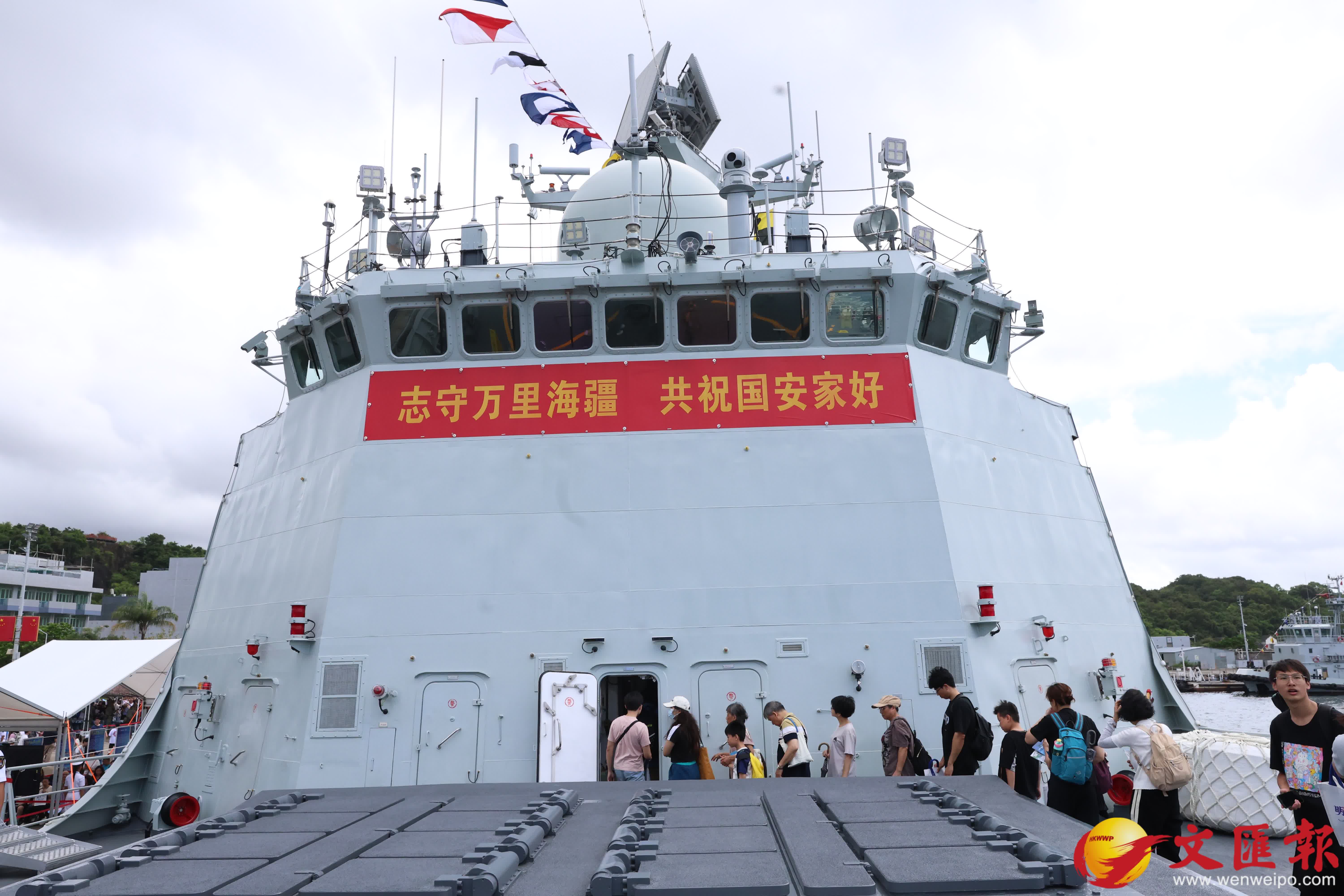 海軍艦艇編隊抵昂船洲首日公眾入場。（香港文匯報記者萬霜靈 攝）