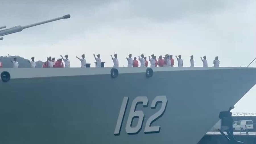 （有片）南寧艦、衡陽艦雨中告別香港　留下「絕對安全感」
