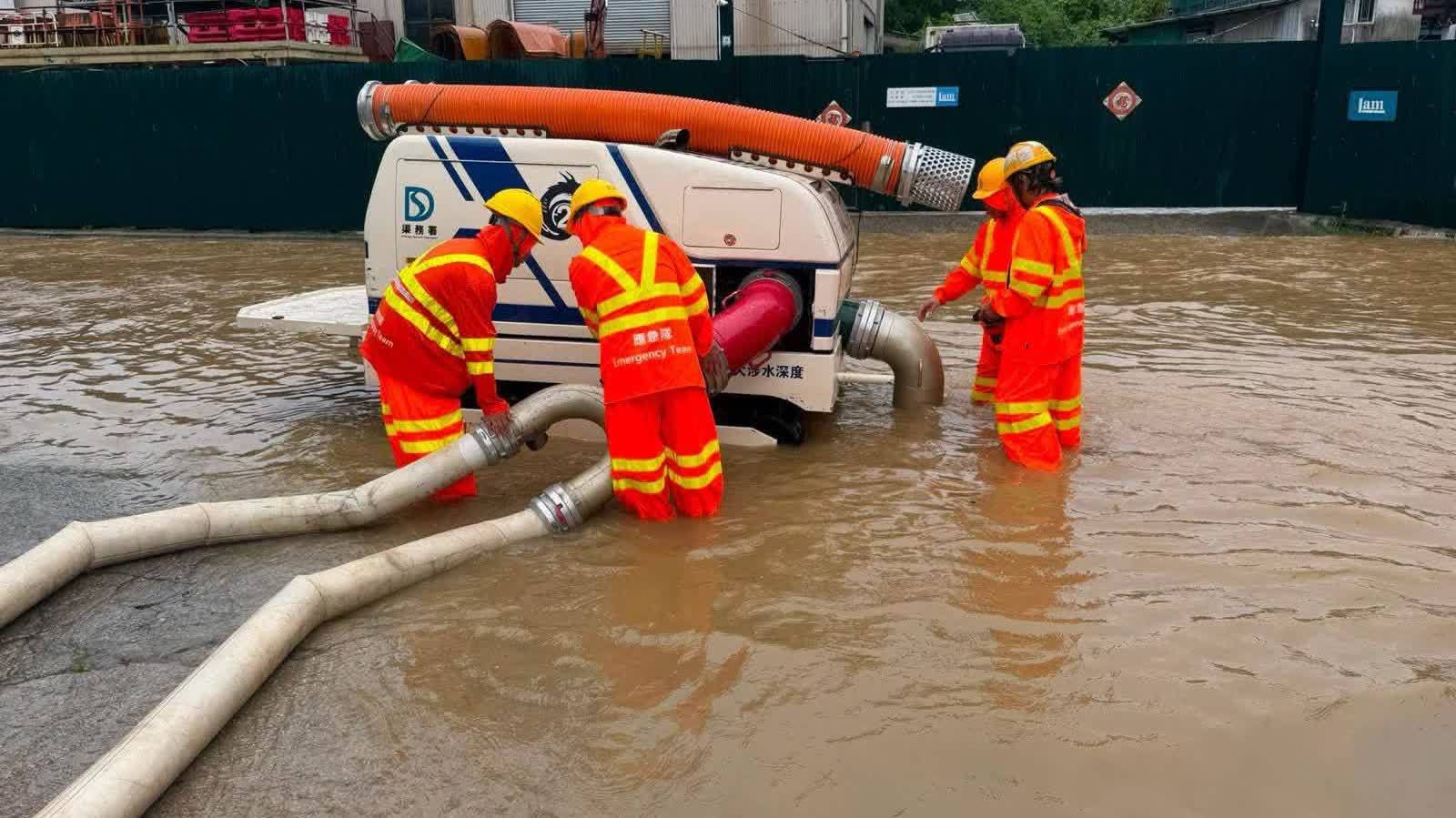 黃色暴雨│早上11宗水浸個案 渠務署出動「龍吸水」協助處理