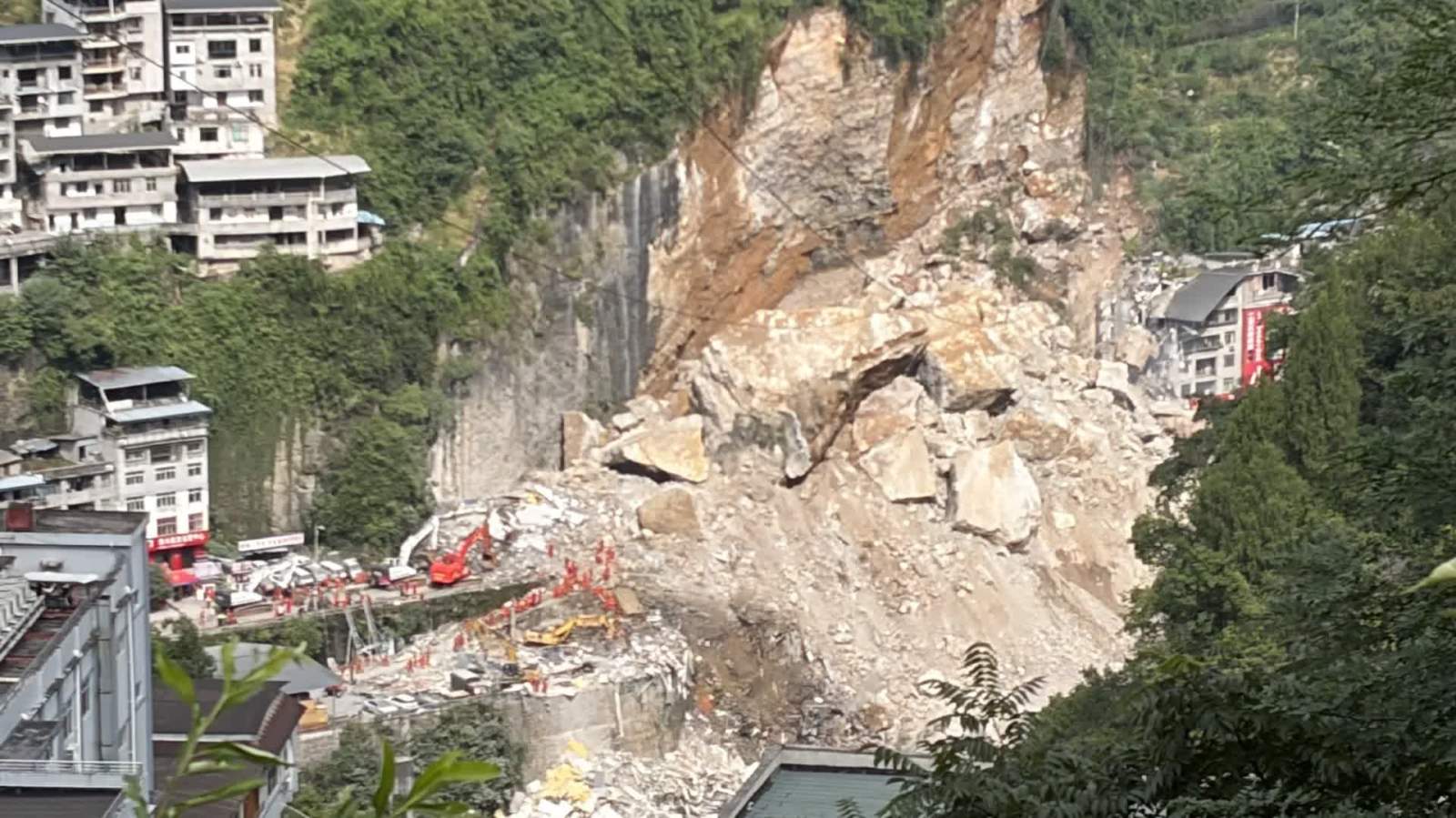 重慶彭水山體垮塌！多棟居民樓倒塌　有人員被困