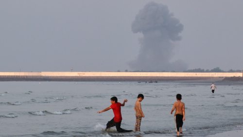 伊：被美「慫恿」闖入霍峽 兩油輪觸雷爆炸
