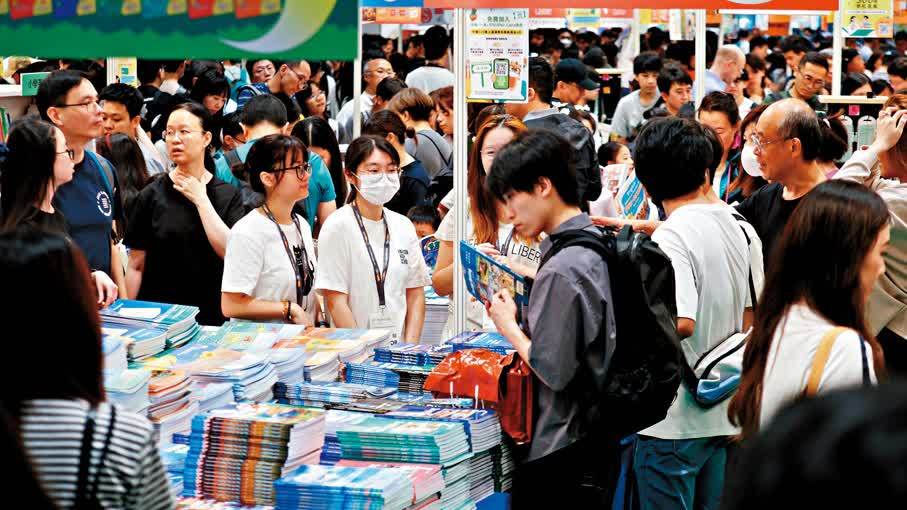 香港書展周六迎人潮　展商盼帶動消費