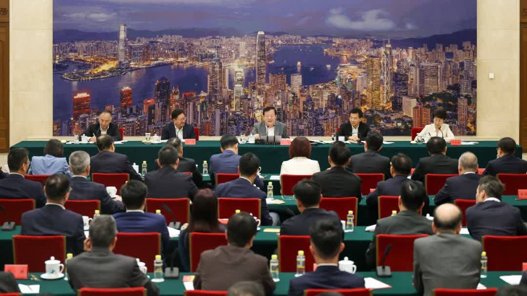 夏寶龍與香港特區立法會議員國家事務研修班全體學員座談交流