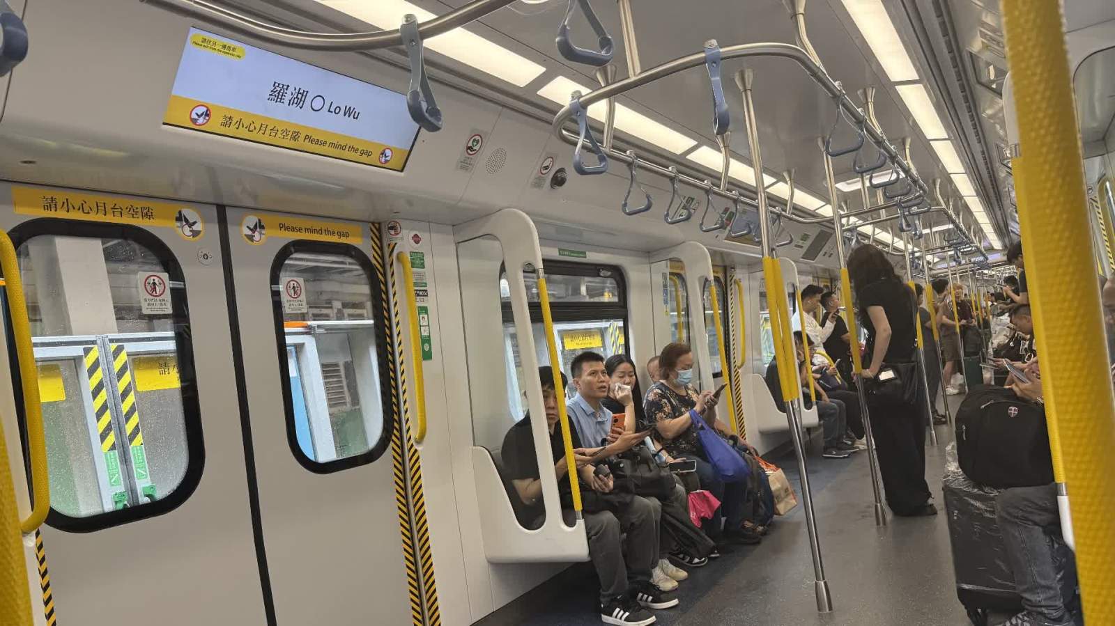 颱風紅霞｜東鐵綫全線恢復行車　車廂內客流整體較為平緩