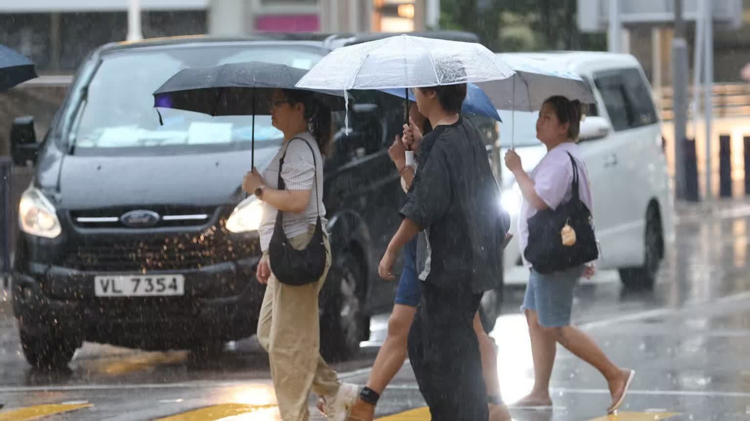 颱風「紅霞」影響持續多地迎大暴雨　南方高溫減少北方暑意增強