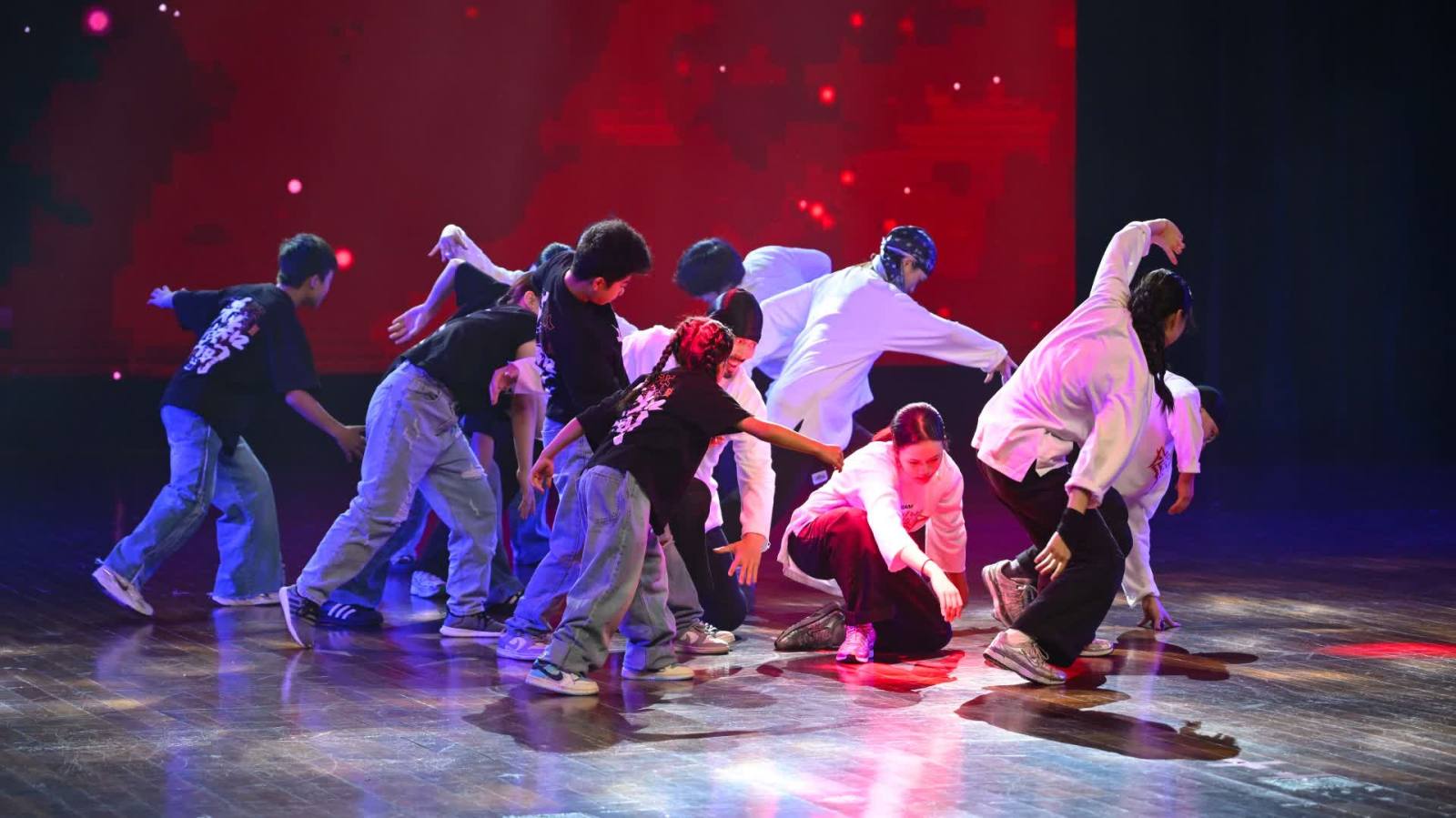 深港青年共同舞出夢想「YO Dancical 2026 協青街舞劇《半個故事》」深圳首演
