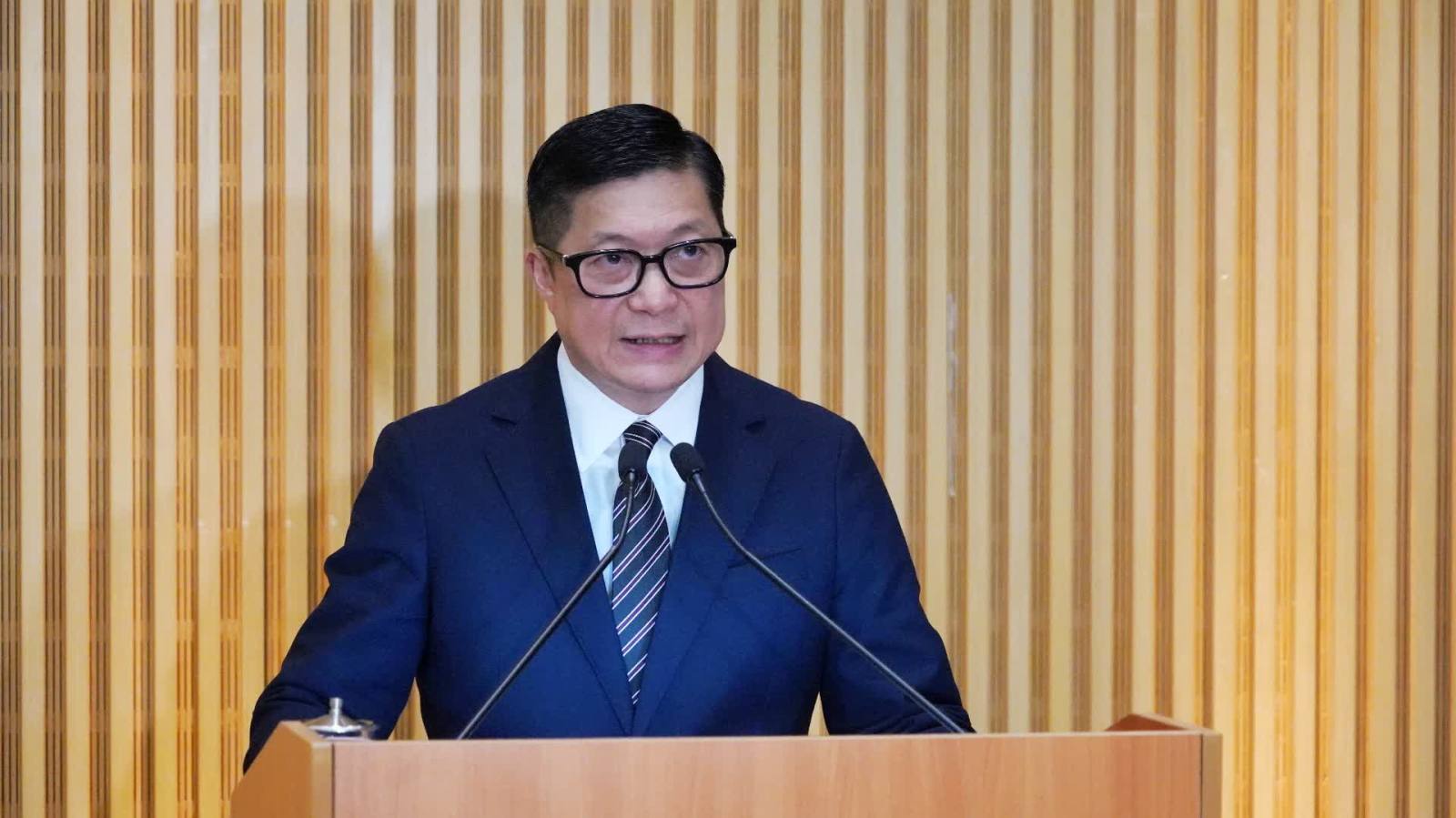 皇崗口岸｜鄧炳強：高峰期預留大巴等候區　確保上落客暢順
