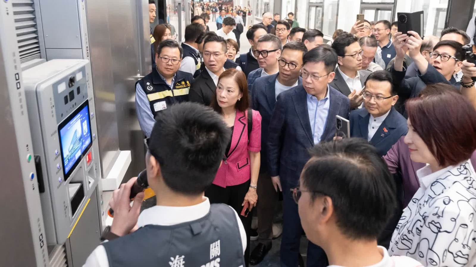 立法會議員考察皇崗口岸聯檢大樓港方口岸區