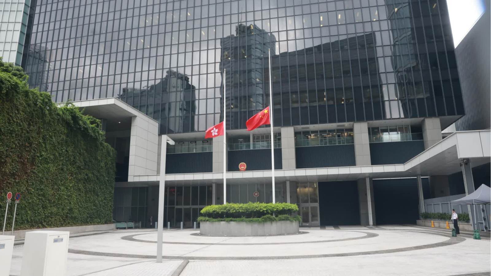 （有片）香港特區政府下半旗悼念朱鎔基