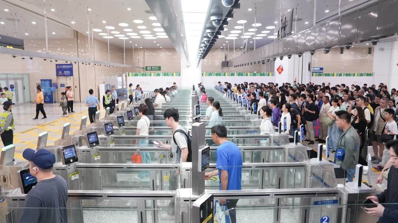 新橫琴口岸日均客流翻倍增長　澳門單牌車出入境佔比66%