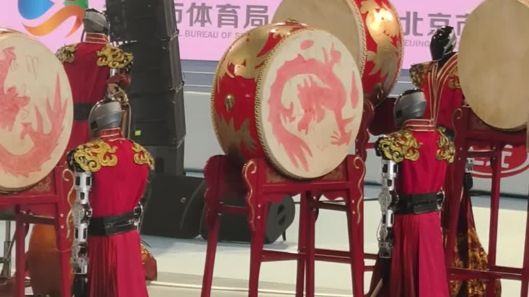 （有片）運動會今晚開幕！超多人形機器人搶先看