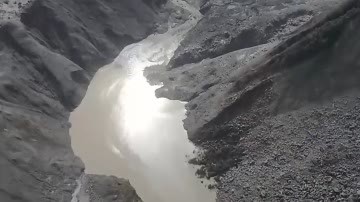 （有片）西藏吉隆泥石流災害堰塞湖水位較27日凌晨下降10米左右